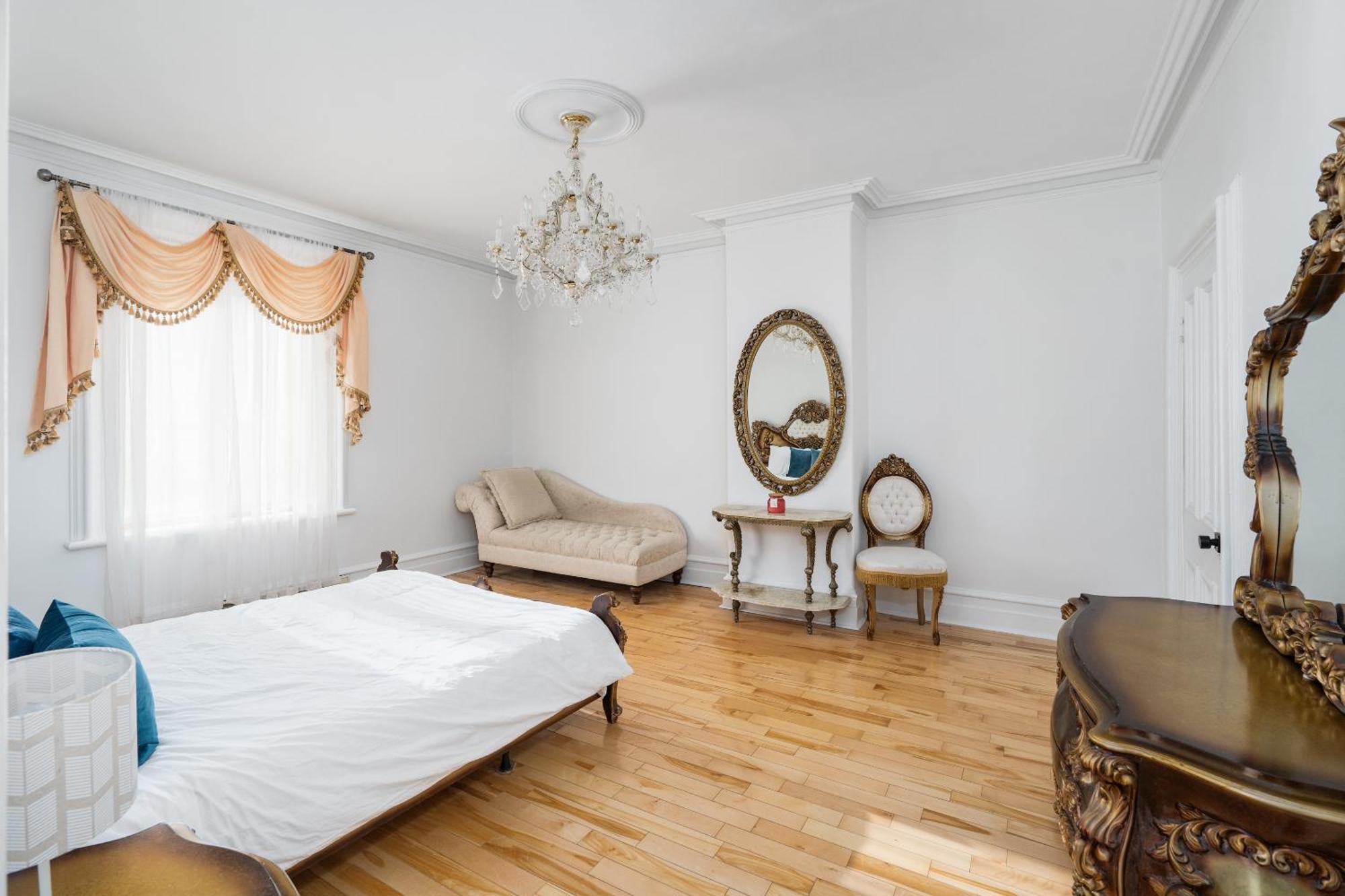 Centennial 6-Bedroom Waterfront Palace Sleeps 14 มอนทรีอัล ภายนอก รูปภาพ