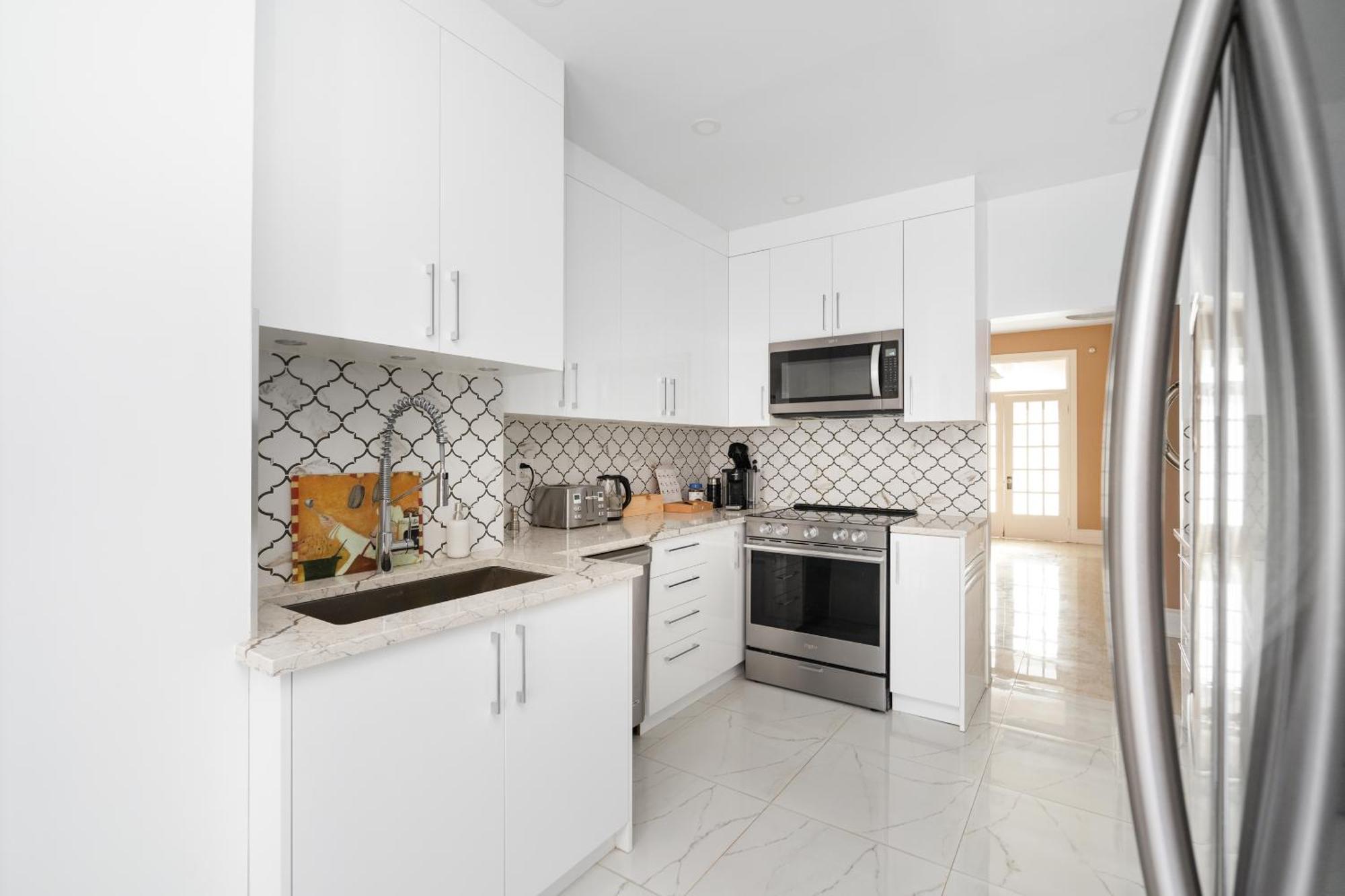 Centennial 6-Bedroom Waterfront Palace Sleeps 14 มอนทรีอัล ภายนอก รูปภาพ