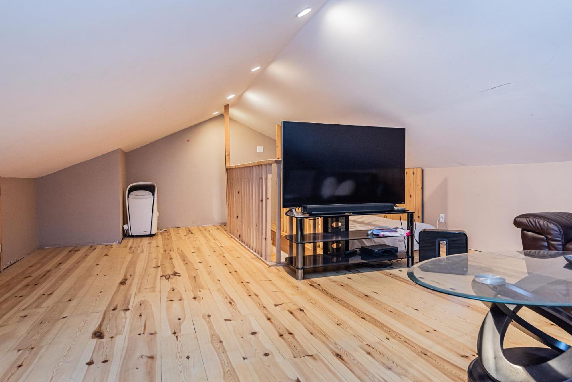 Centennial 6-Bedroom Waterfront Palace Sleeps 14 มอนทรีอัล ภายนอก รูปภาพ