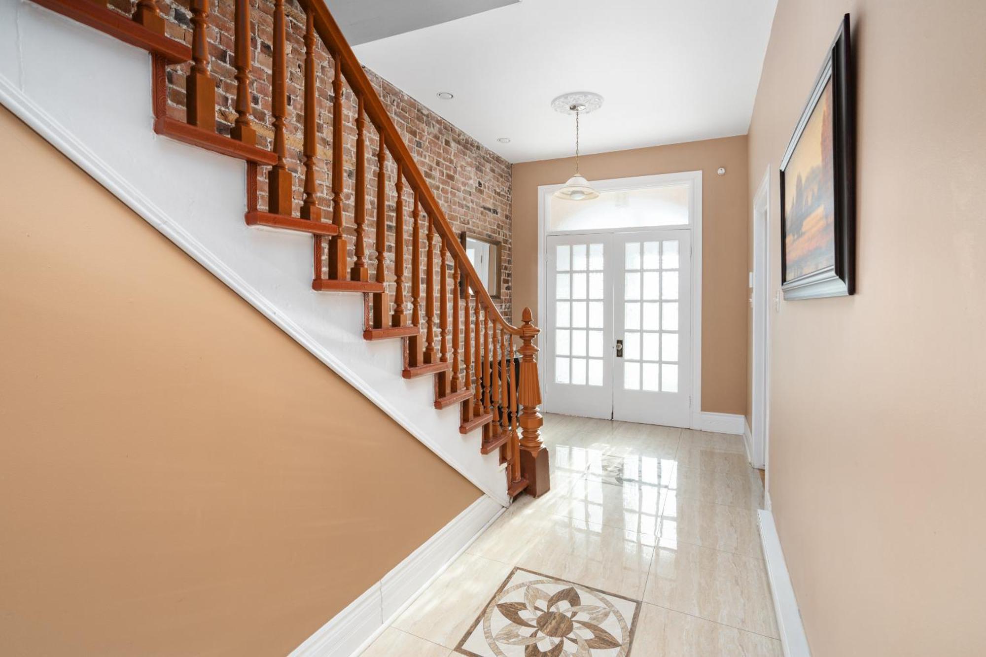 Centennial 6-Bedroom Waterfront Palace Sleeps 14 มอนทรีอัล ภายนอก รูปภาพ