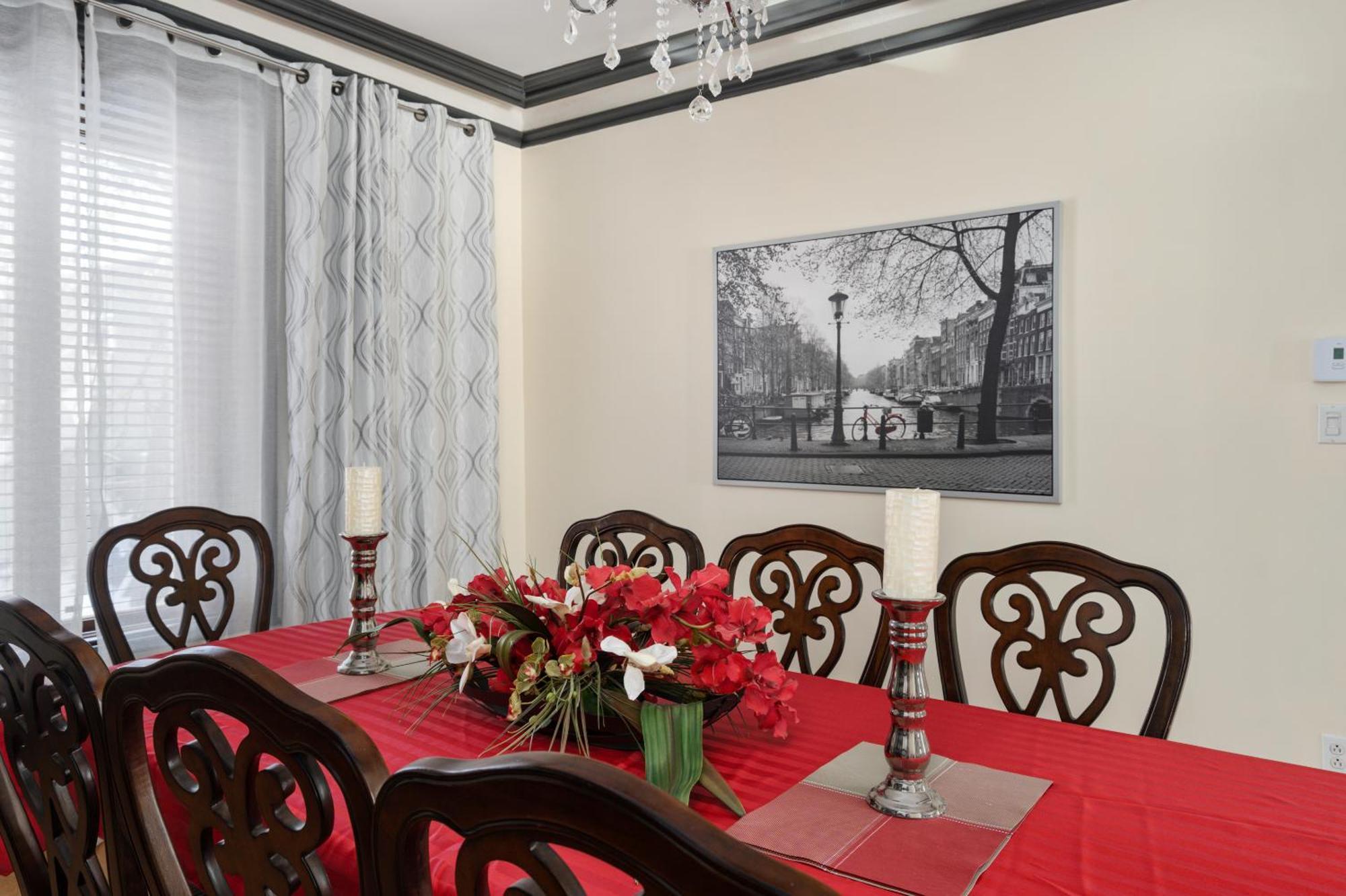 Centennial 6-Bedroom Waterfront Palace Sleeps 14 มอนทรีอัล ภายนอก รูปภาพ